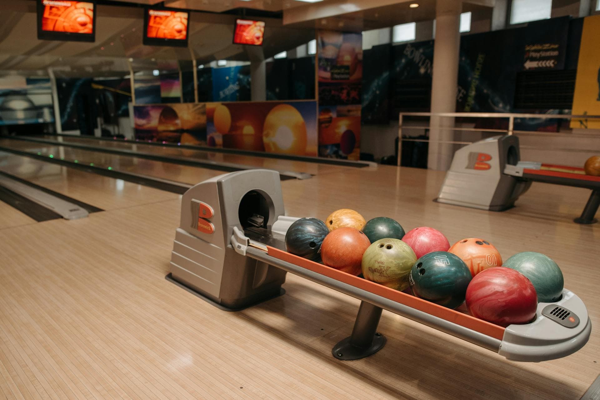 Inside Rolling Meadow Lanes